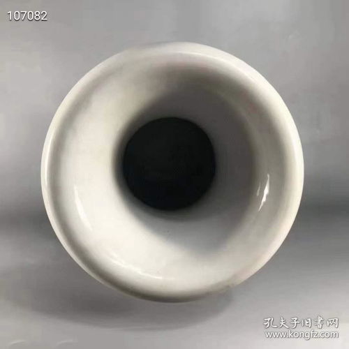 大清康熙年制粉彩花鳥圖棒槌瓶一對(duì),開(kāi)口外撇